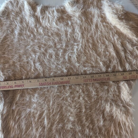 Jessica Simpson Size XS Beige Fuzzy Sweater - Picture 7 of 9
